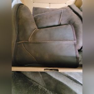 Ugg Classic Short Brownstone Leather Boot